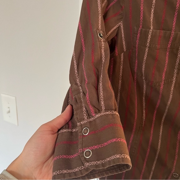 The North Face floral women’s embroidered snap button dow shirt - Size S - Picture 5 of 7